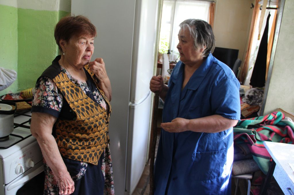 Квартиры Лидии Шурмелевой (слева) и Надежды Ведерниковой (справа) затопило 11 июля во время проливного дождя. Фото: Мария Чекарова, "Глобус" Квартиры Лидии Шурмелевой (слева) и Надежды Ведерниковой (справа) затопило 11 июля во время проливного дождя. Фото: Мария Чекарова, "Глобус"