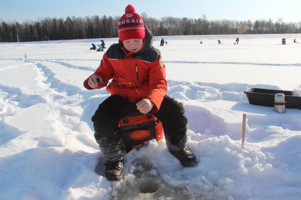 Арсений Бирюков увлекается рыбалкой с 6 лет. Фото: Анна Куприянова, "Глобус"