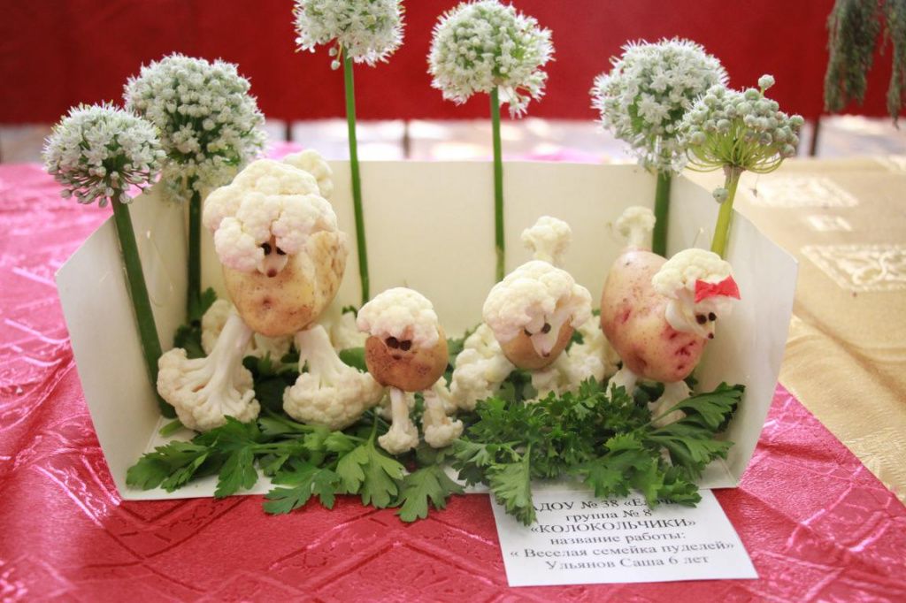 "Веселая семейка пуделей" из картошки и цветной капусты. Фото: Константин Бобылев, "Глобус"