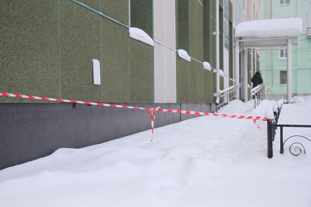 Так выглядит пандус администрации зимой. Фото: Константин Бобылев, "Глобус"