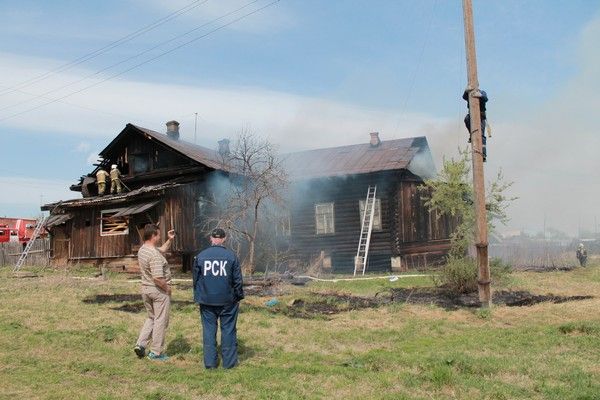 Пожар в доме №22 произошел в мае 2014 года. а через год, в мае 2015 года, загорелся и соседний дом. Фото: Константин Бобылев, архив "Глобуса"