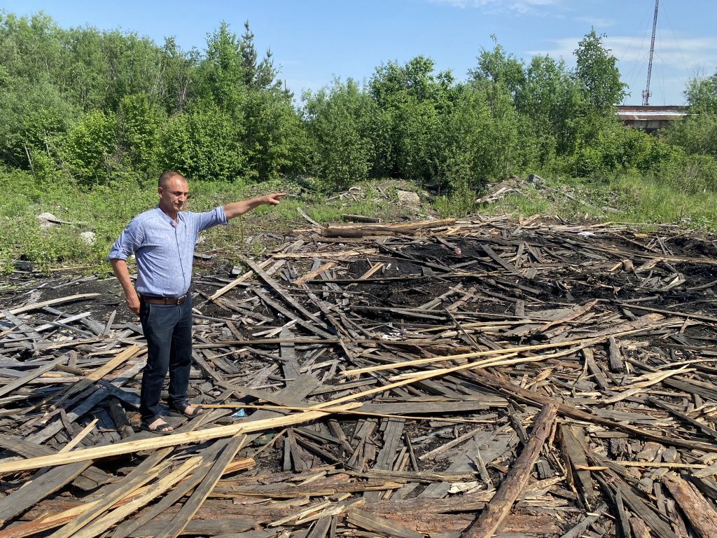 Игорь Чудов переживает за последствия в случае пожара. Фото: Анна Куприянова, "Глобус"