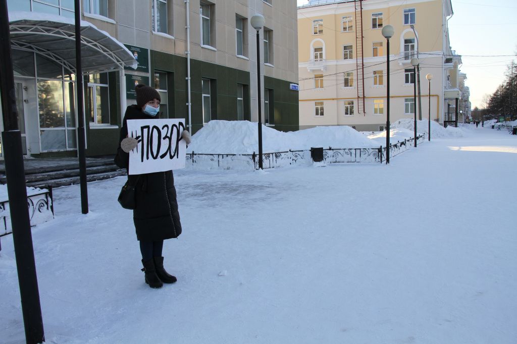 Прохожие агрессию к Раисе Морозковой не проявляли. Фото: Константин Бобылев, "Глобус"