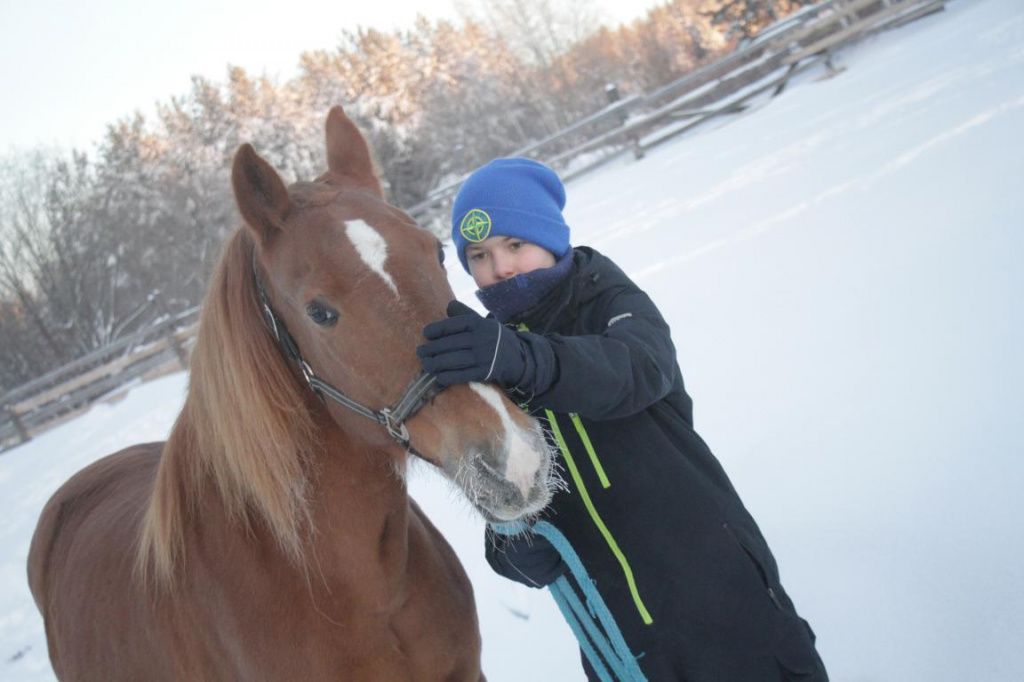 Мальчиков в объединении не так много. Но в этом году их стало больше. Захар занимается несколько месяцев. Фото: Константин Бобылев, "Глобус" Мальчиков в объединении не так много. Но в этом году их стало больше. Захар занимается несколько месяцев. Фото: Константин Бобылев, "Глобус"