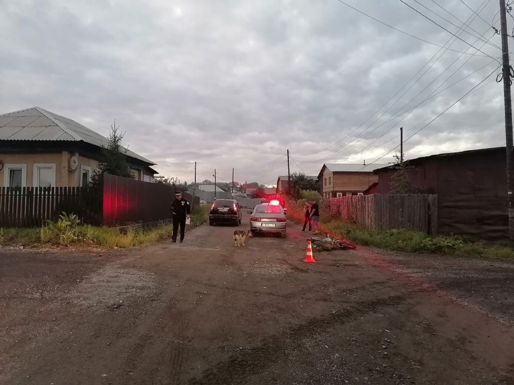 В результате ДТП мотоциклист и пассажир питбайка доставлены в больницу. Фото: Госавтоинспекция Серова В результате ДТП мотоциклист и пассажир питбайка доставлены в больницу. Фото: Госавтоинспекция Серова
