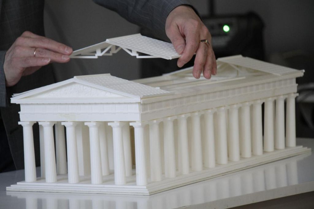 Модель храма помогает при работе с детьми, слепыми от рождения. Фото: Константин Бобылев, "Глобус"