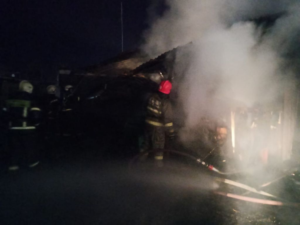 Пожар случился в доме №9 по улице Братьев Горшковых. Фото предоставлено 56-й ПСЧ