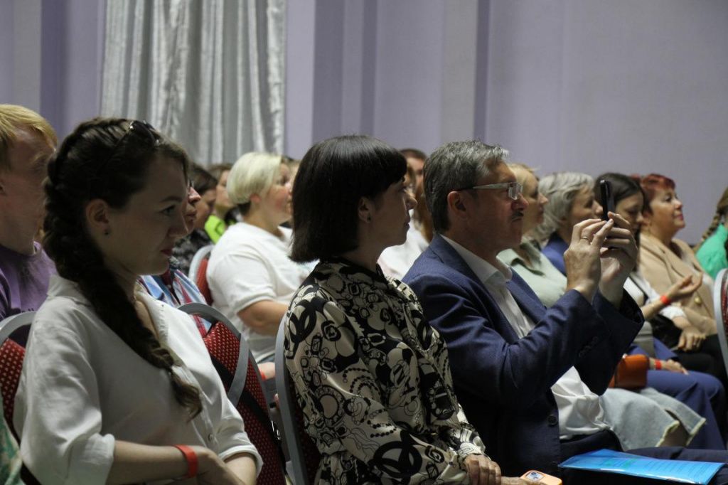 Открыли форум Ольга Чернецова и Дмитрий Егоров. Фото: Константин Бобылев, "Глобус"