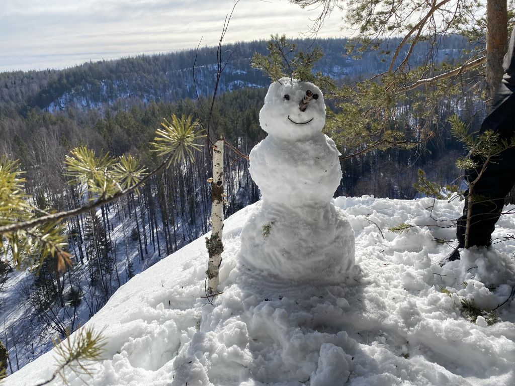 Снеговик с весенним именем Марта. Фото: Анна Куприянова, "Глобус"