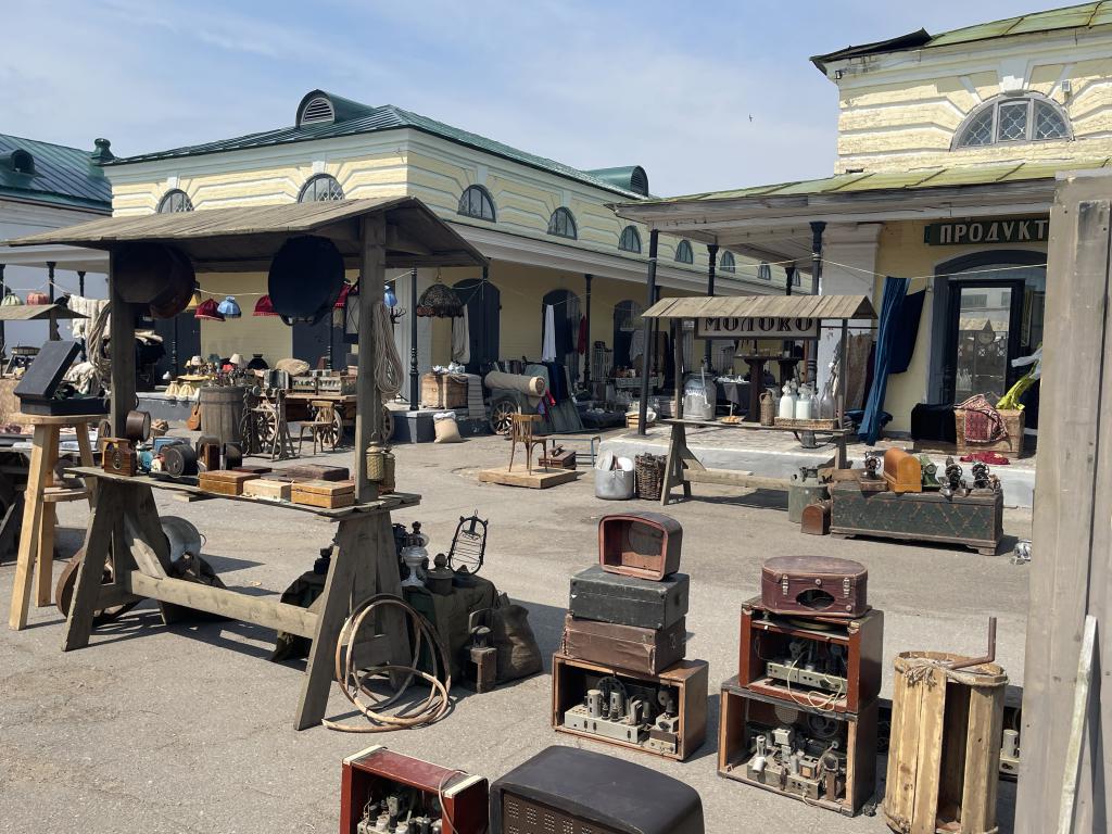 На время торговые ряды стали рынком. Фото: Анна Куприянова, "Глобус"