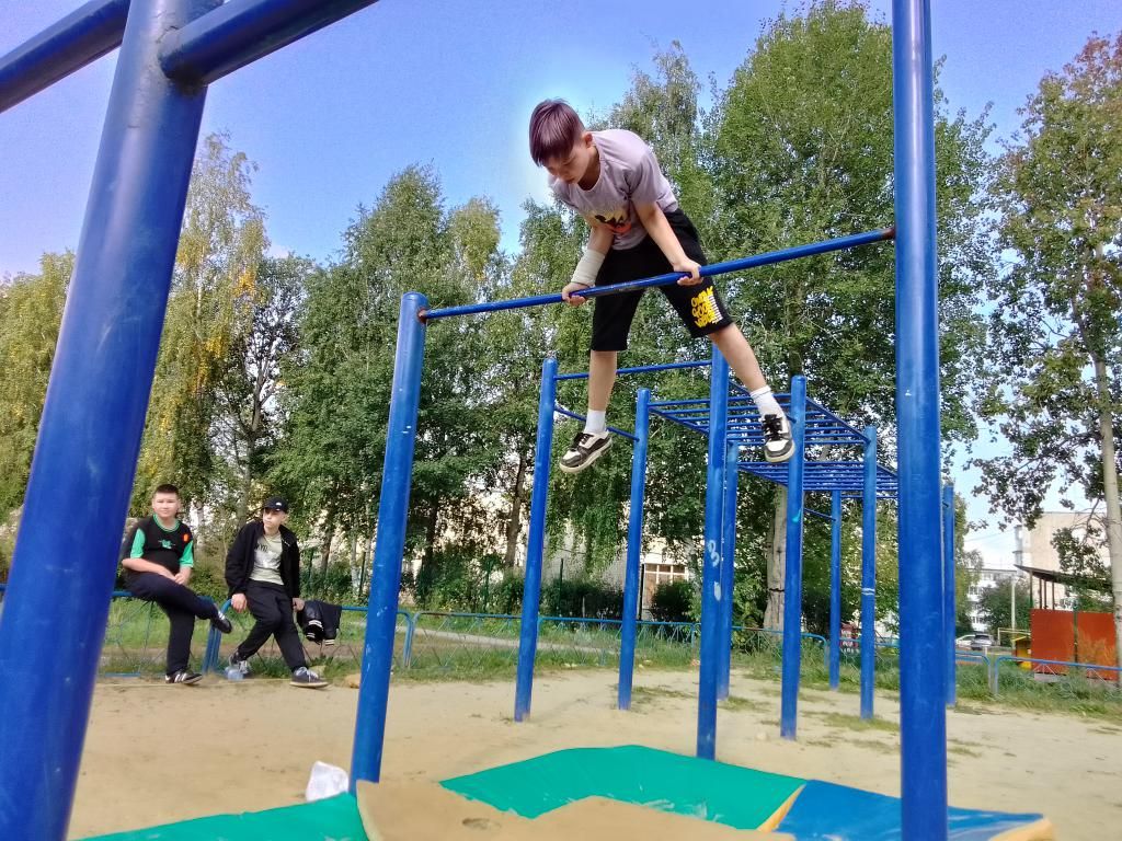 Сломанная несколько месяцев рука не помешала участнику заявиться на турнир. Фото: Анна Куприянова, "Глобус"