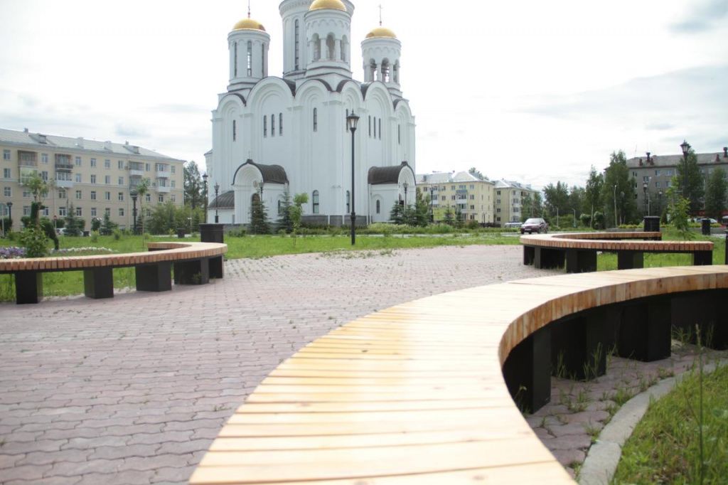 Вместо сегметарных скамеек установили радиальные. Фото: Константин Бобылев, "Глобус"