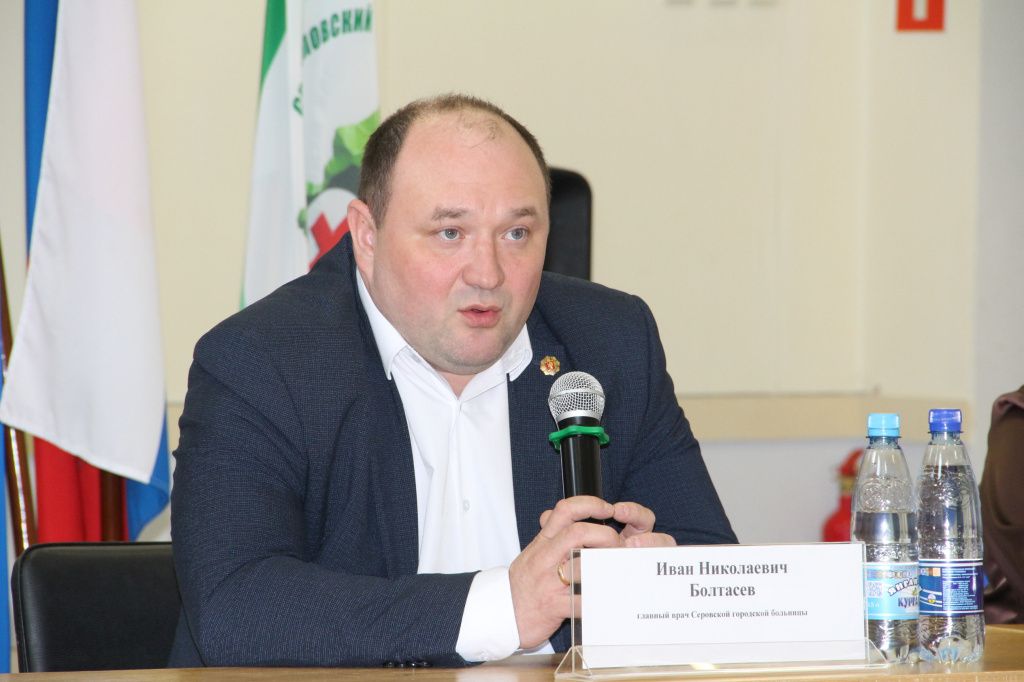 Главврач Серовской горбольницы Иван Болтасев рассказал, как проходило лечение заболевших COVIDом в Серове. Фото: Анна Куприянова, "Глобус"