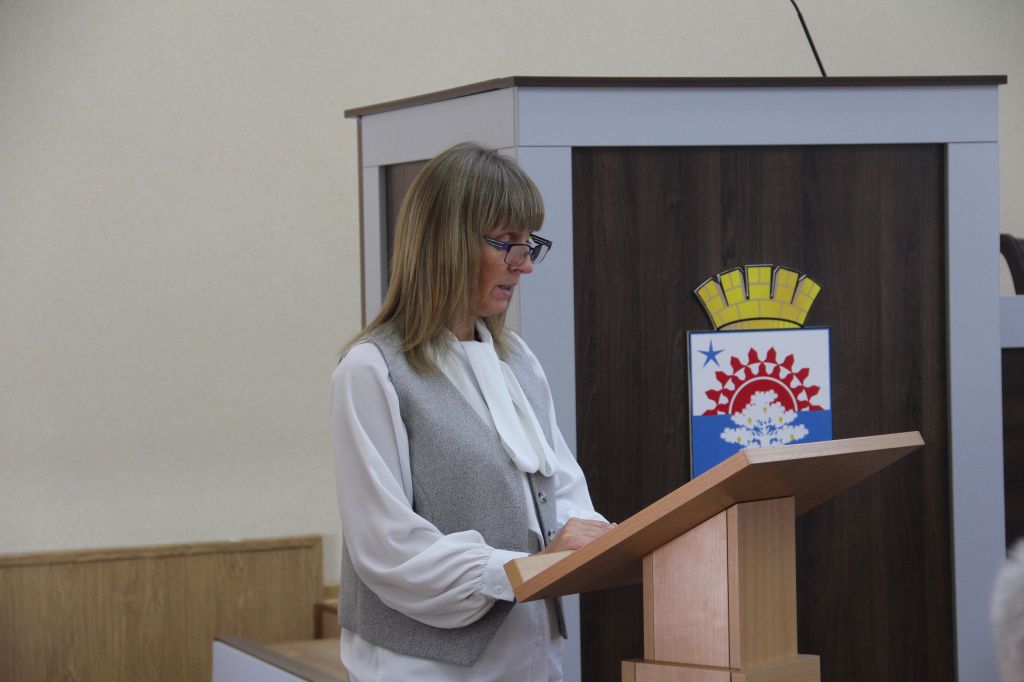 С докладом перед народным избранниками выступила Наталья Иванова. Фото: Анна Куприянова, "Глобус"