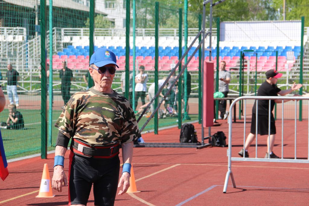 Тяжелой атлетикой Анатолий Межин занимается 60 лет. Фото: Анна Куприянова, "Глобус"
