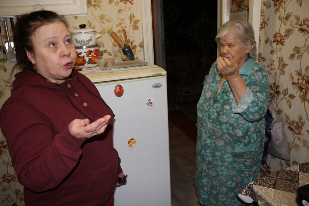 Марина Астахова (слева) возмущена действиями газовиков. Фото: Константин Бобылев, "Глобус"