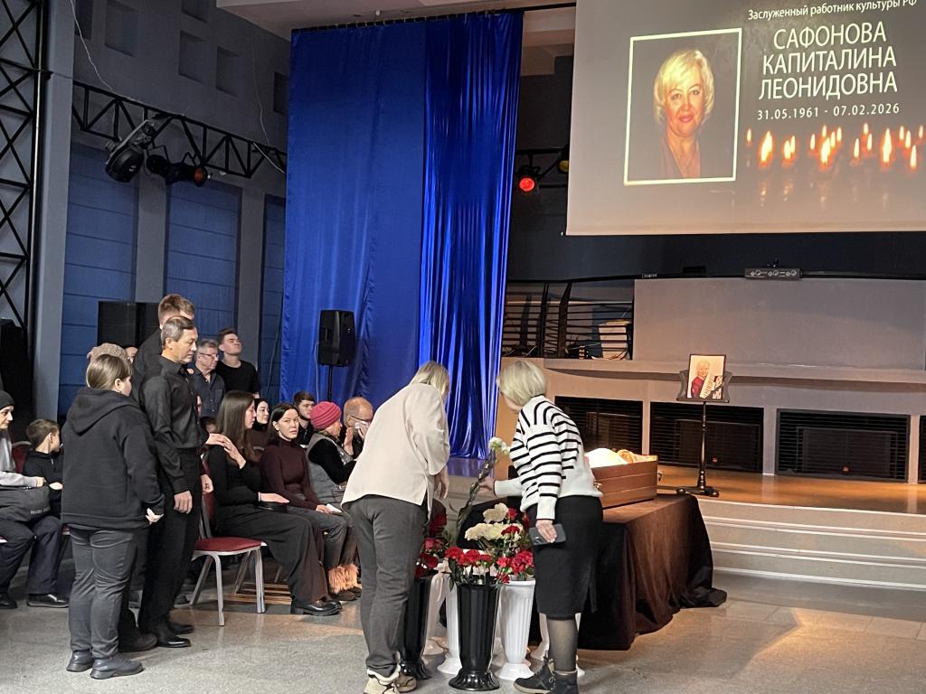 Прощание с Капитолиной Сафоновой прошло в диско-зале ДКМ. Фото: Анна Куприянова, "Глобус" Прощание с Капитолиной Сафоновой прошло в диско-зале ДКМ. Фото: Анна Куприянова, "Глобус"