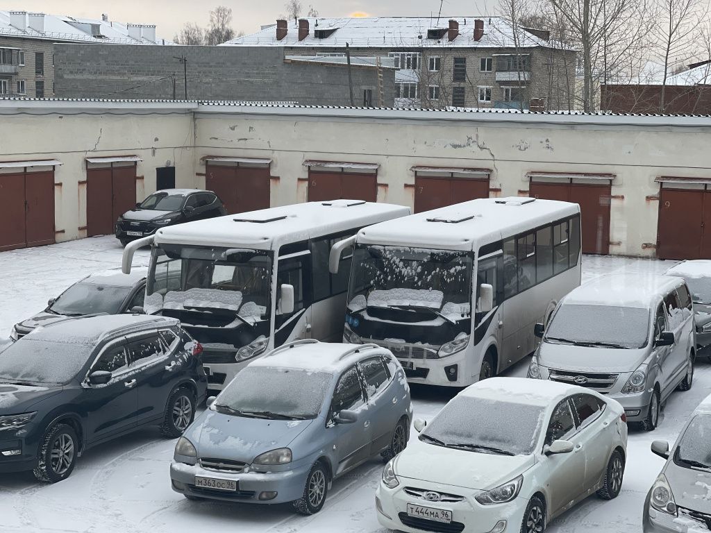 В 2024 году администрация купила два новых автобуса. Но конкурс на право работать на маршруте №9 выиграл перевозчик из Екатеринбурга и техника осталась невостребованной. Фото: Анна Куприянова, "Глобус" В 2024 году администрация купила два новых автобуса. Но конкурс на прав работать на маршруте №9 выиграл перевозчик из Екатеринбурга и техника осталась невостребованной. Фото: Анна Куприянова, "Глобус"