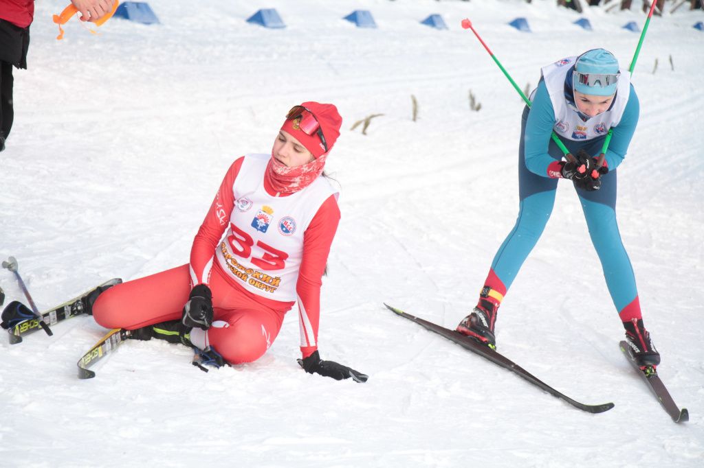 Оставив силы на дистанции, некоторые спортсмены буквально падали, пересекая финишную черту. Фото: Константин Бобылев, "Глобус"