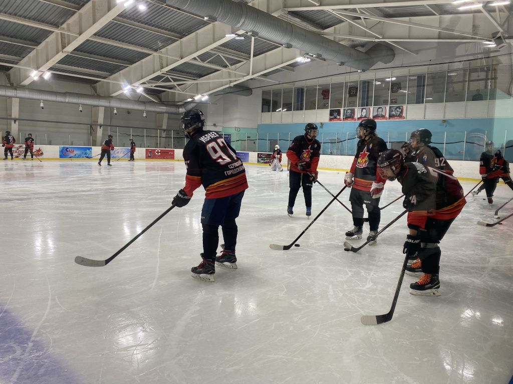 Перед началом игры состоялась тренировка на льду. Фото: Анна Куприянова, "Глобус"