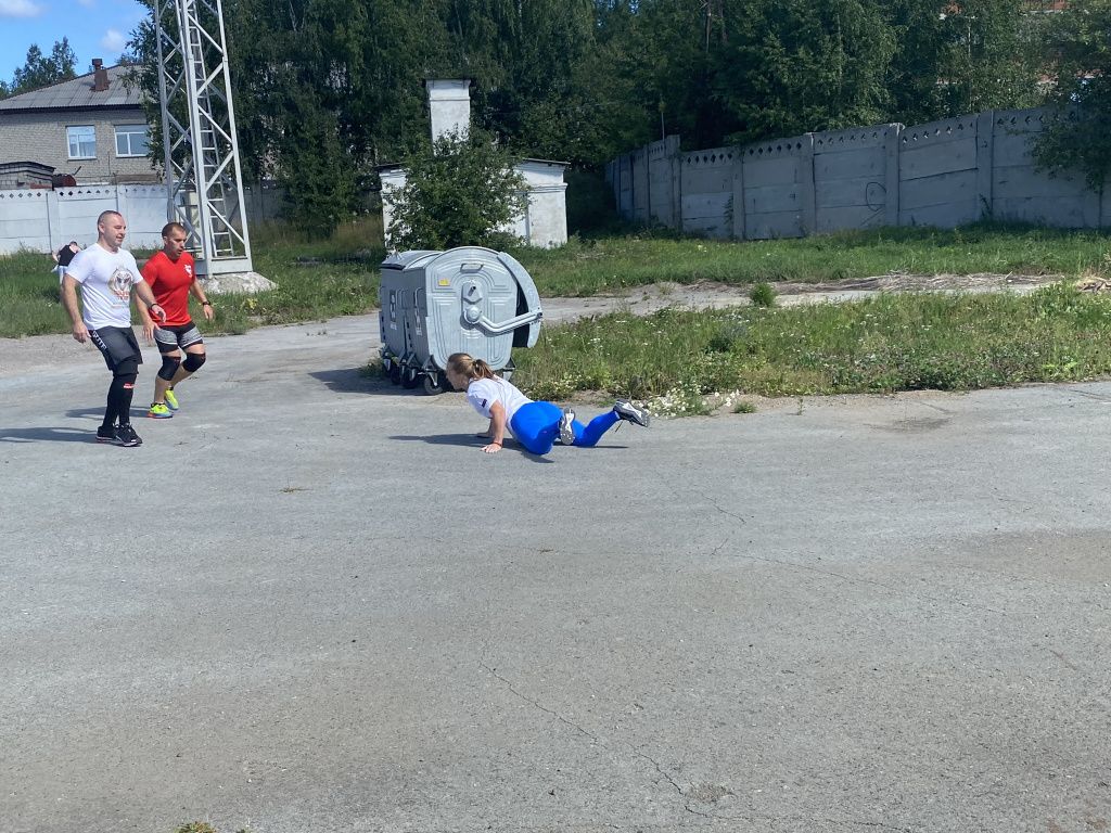 На финише "Гонки чемпионов" спортсменка упала в конце забега. Фото: Анна Куприянова, "Глобус"