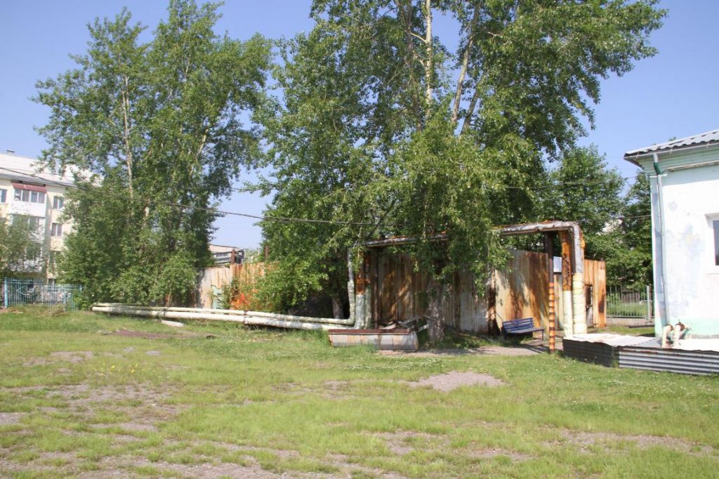 Бывший городошный павильон уже не одно десятилетие используют в качестве склада. Фото: Константин Бобылев, "Глобус" Бывший городошный павильон уже не одно десятилетие используют в качестве склада. Фото: Константин Бобылев, "Глобус"