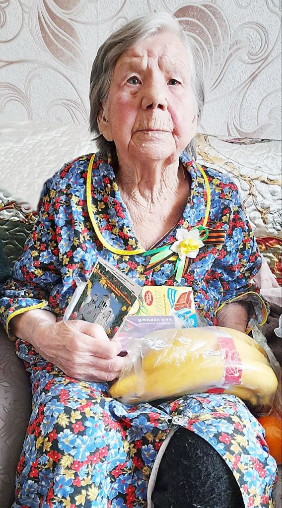 Валентина Черкасова: «Спасибо всем, кто меня еще помнит и не забывает. Спасибо всем моим родным, соседям, друзьям, знакомым. Спасибо всем женщинам из нашего храма, приходят проведать меня регулярно. Всем спасибо!» 4 мая 2025 год. Фото: Андрей Гребенкин, «Глобус»