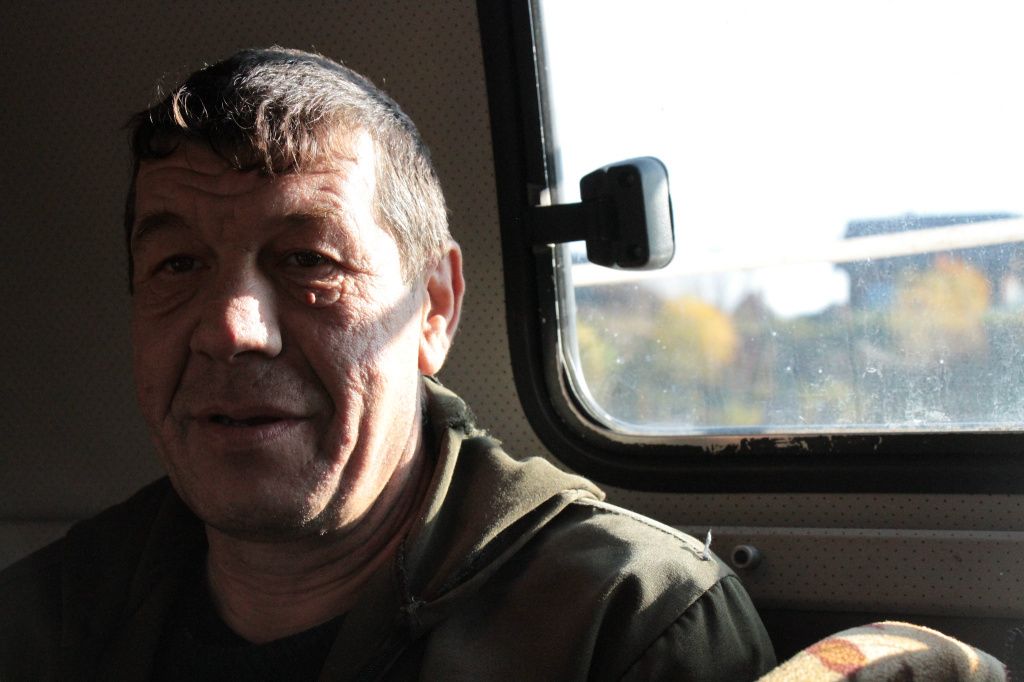 Сергей Фирсов живет в Пуксинке с 2000 года. И не хочет никуда уезжать. Фото: Константин Бобылев, "Глобус"