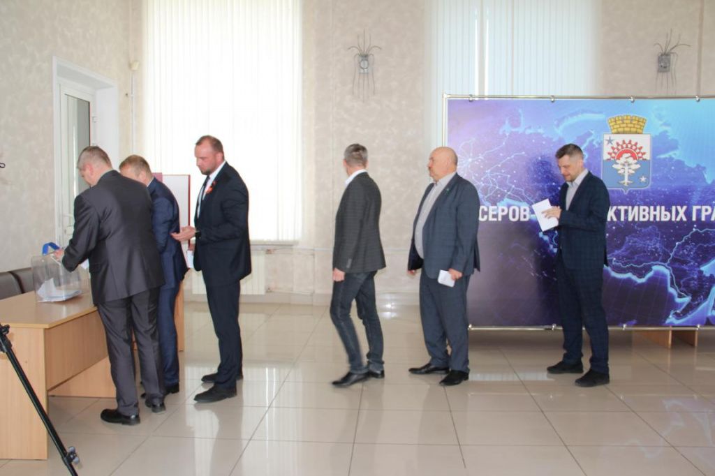 Голосование проходило на четвертом этаже мэрии. Фото: Анна Куприянова, "Глобус"