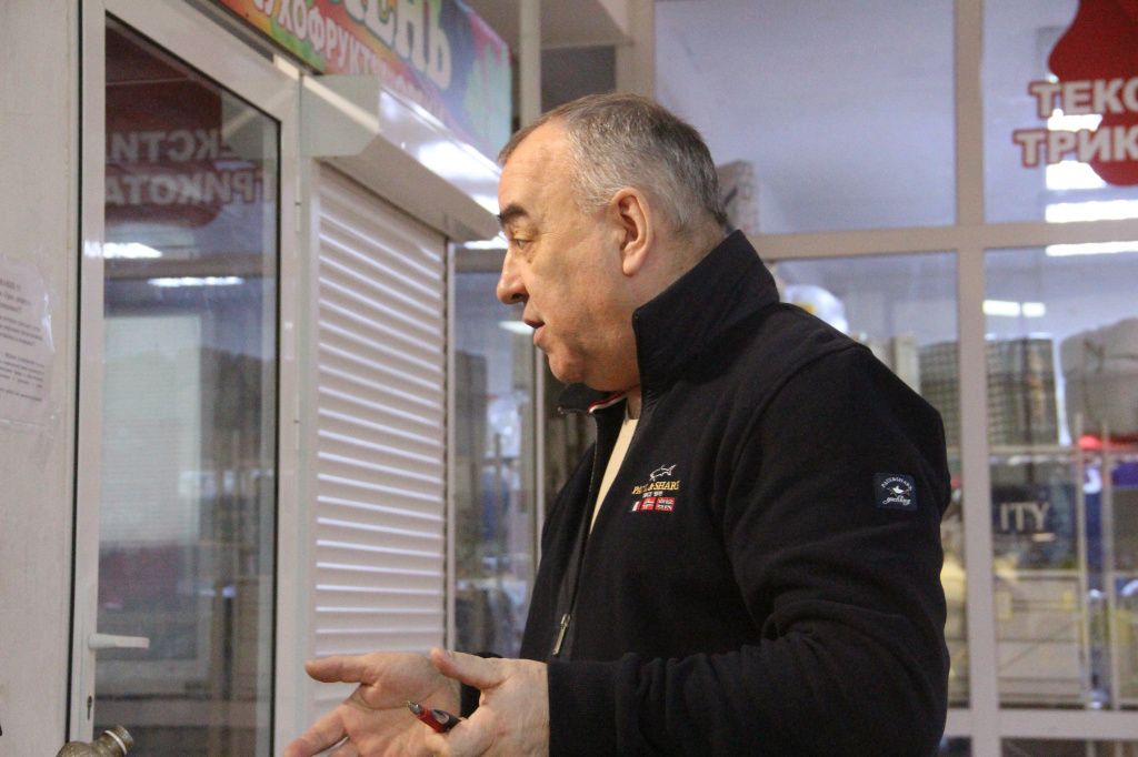 Андрей Портнов считает, что есть возможность помочь бездомному. Фото: Анна Куприянова, "Глобус"