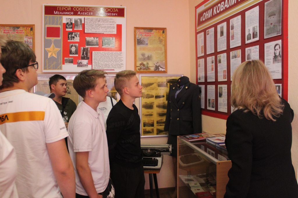 Дети посетили музей ОВД. Фото: полиция Серова