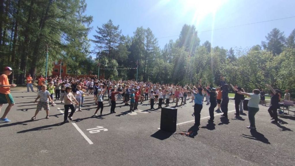 Акция прошла в загородном лагере "Веселый бор". Фото: полиция Серова 