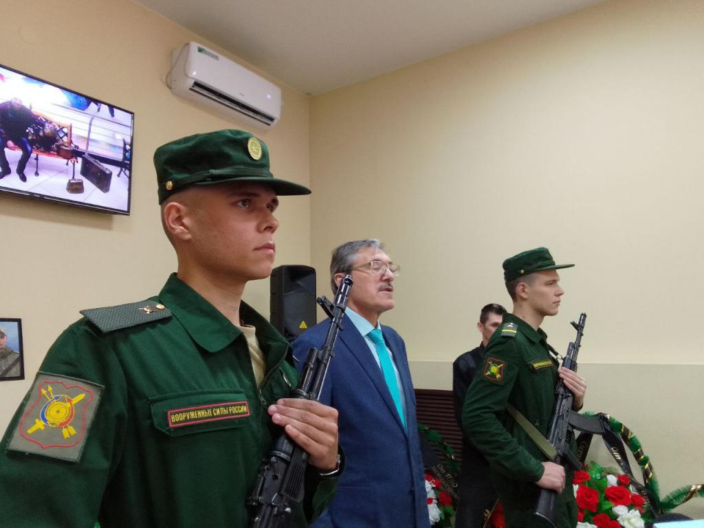 Слово предоставили советнику главы Серова Дмитрию Егорову. Фото: Анна Куприянова, "Глобус" Слово предоставили советнику главы Дмитрию Егорову. Фото: Анна Куприянова, "Глобус"