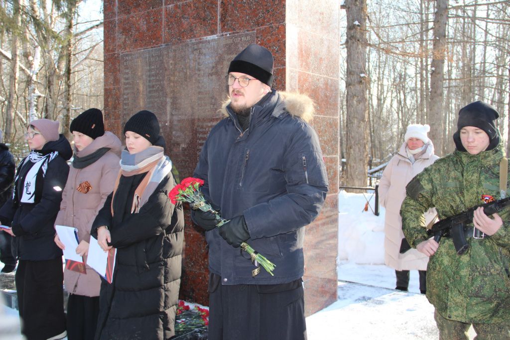 На торжественном мероприятии слово предоставили отцу Симеону. Фото: Анна Куприянова, "Глобус"