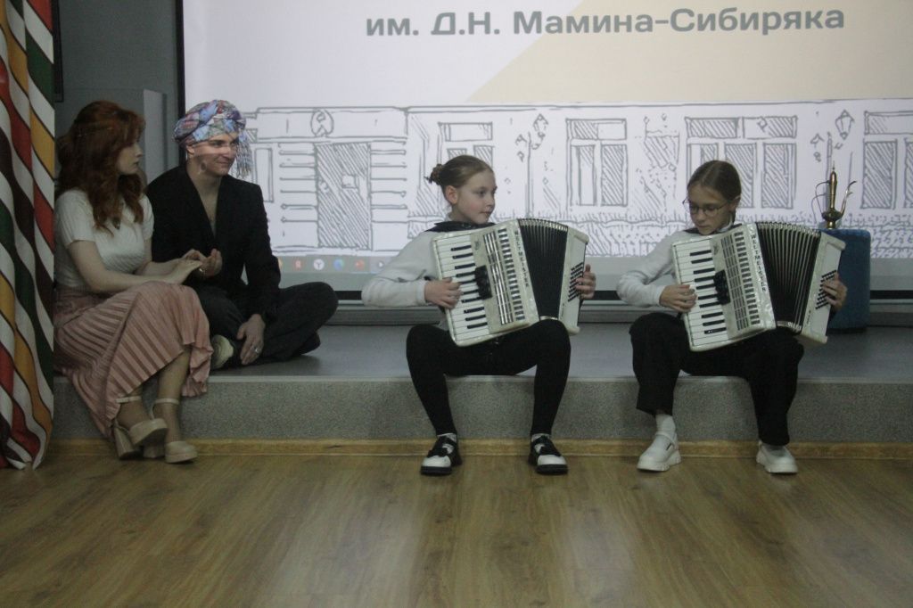 С инструментальными номерами выступили воспитанники Детской школы искусств. Фото: Константин Бобылев, "Глобус"