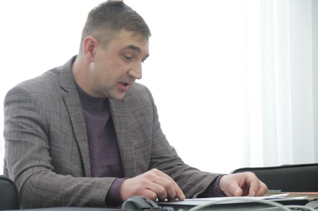 Роман Клименков отметил, что половина техники "Серовавтодора" уже старая. Но депутаты никак не отреагировали на это. Фото: Константин Бобылев, "Глобус"