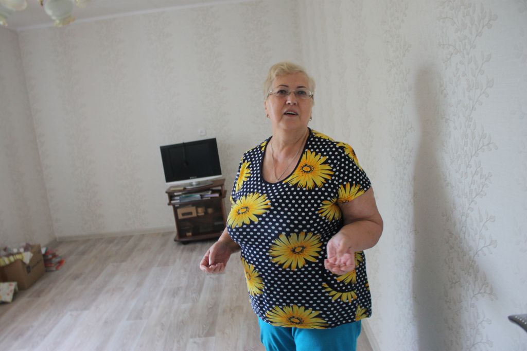 Татьяна Полякова до сих пор не может поверить, что в квартире закончен ремонт. Фото: Мария Чекарова, "Глобус" 