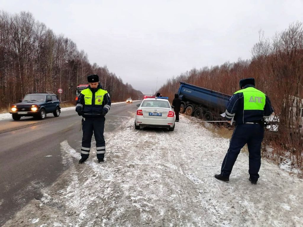 Под Серовом столкнулись три автомобиля. Фото: Госавтоинспекция Серова
