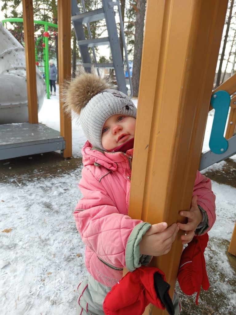 После того, как двухлетней Соне Криницыной поставили слуховой аппарат, ребенок пошел самостоятельно. Фото предоставлено Верой Криницыной