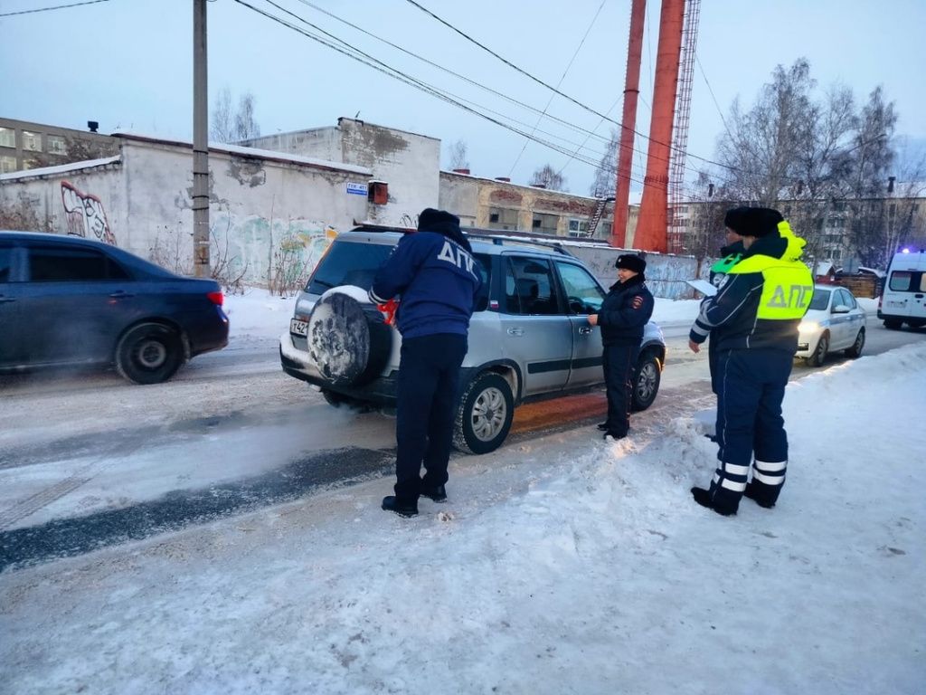 На проезжую часть иномарка выезжала задним ходом. Фото: Госавтоинспекция Серова