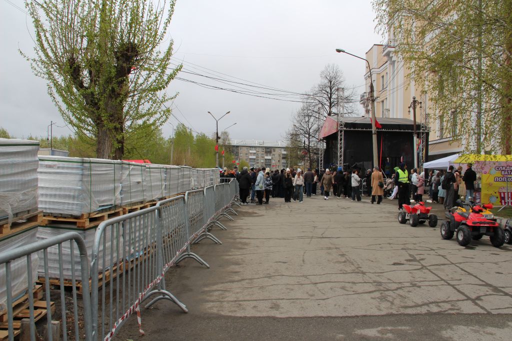 Видимо, из-за холодной погоды народу на празднике было немного. Фото: Анна Куприянова, "Глобус"