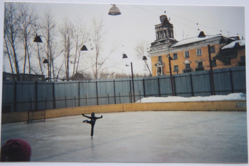 Март 2001 года. Корт с трибунами и освещением еще действует. Фото из личного архива Константина Бобылева Март 2001 года. Корт с трибунами и освещением еще действует. Фото из личного архива Константина Бобылева
