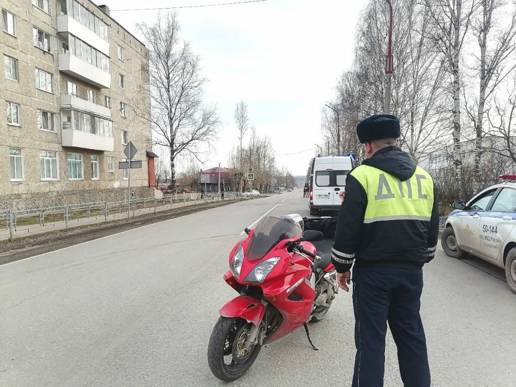 Как отметили в ГАИ Серова, ребенок пересекал дорога на велосипеде. Фото: Госавтоинспекция Серова