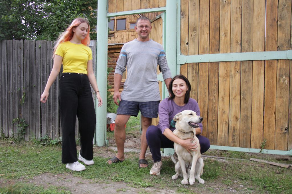 Семья Куприяновых перехала в Еловку в этом году и планирует здесь остаться надолго. Фото: Константин Бобылев, "Глобус"