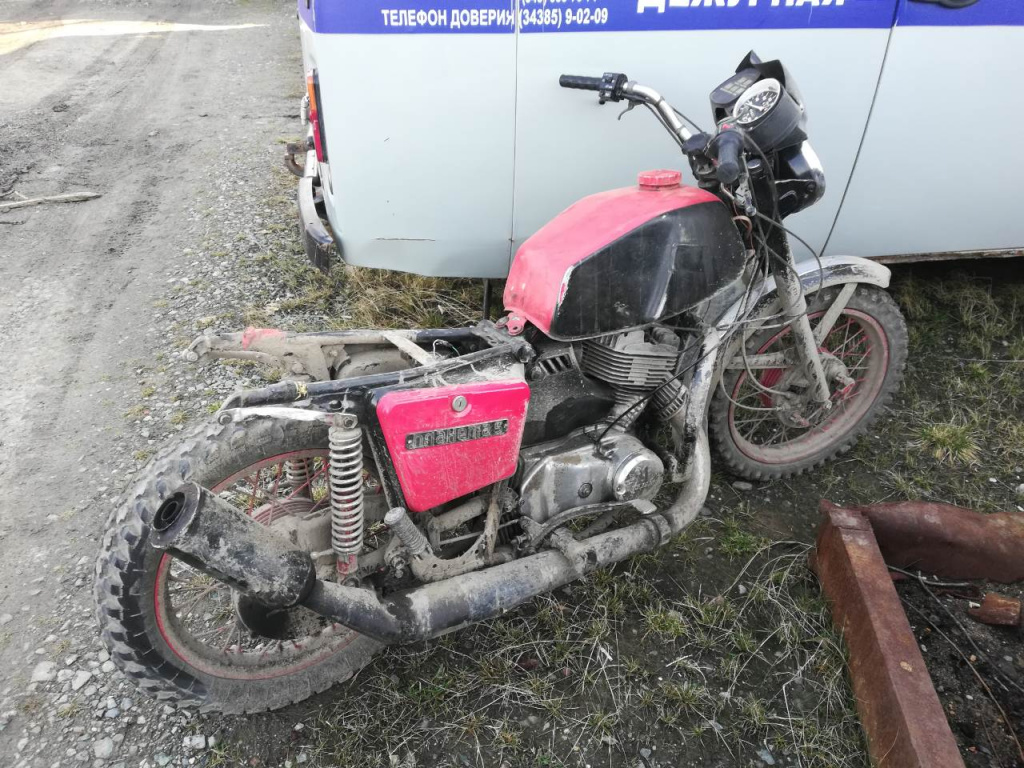 А в Гарях травмы получила 17-летняя пассажирка мотоцикла. Фото: ГИБДД Серова