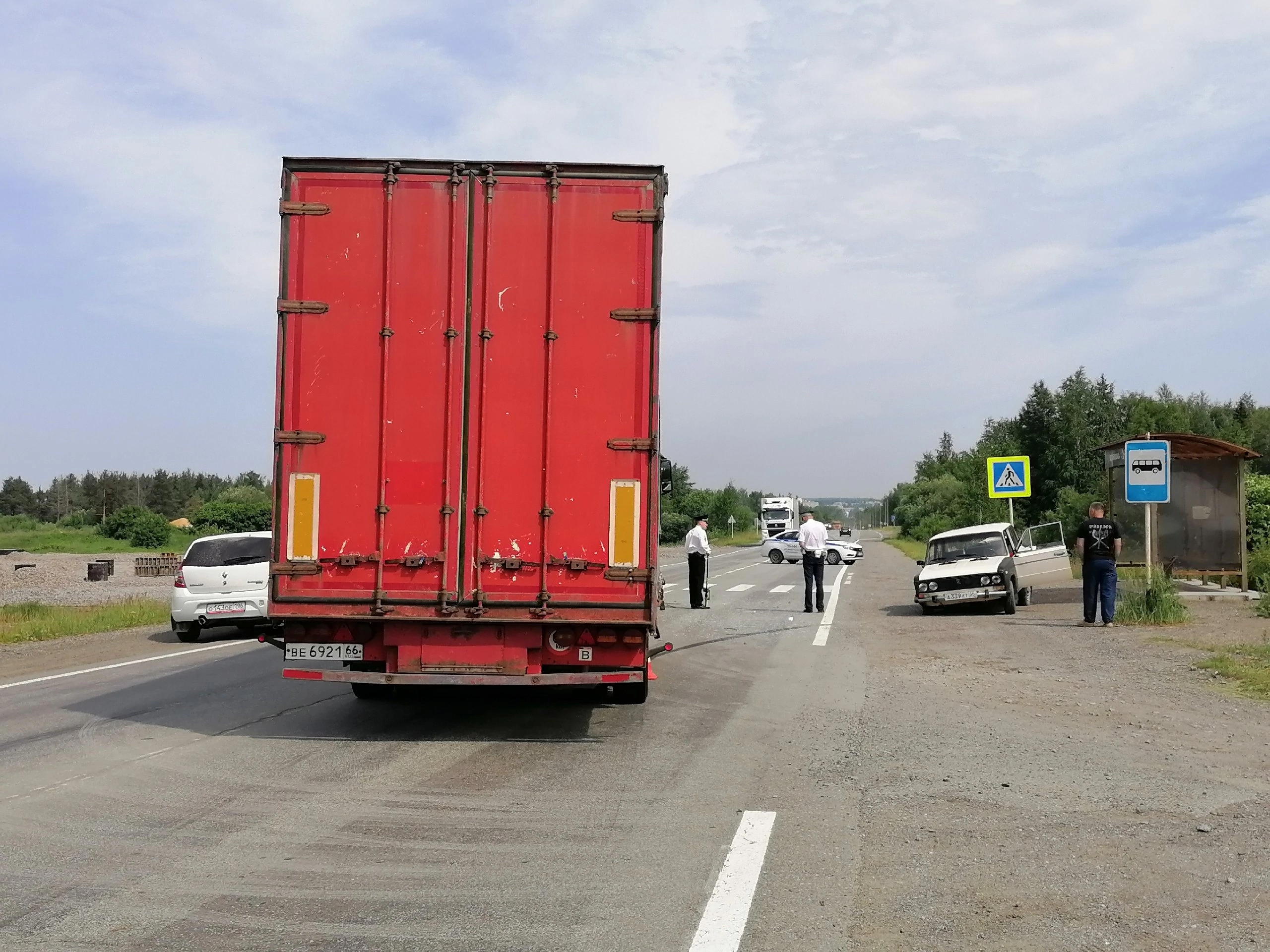 ДТП произошло под Серовом, на 350-ом километре трассы "Екатеринбург-Серов". Фото: Госавтоинспекция Серова