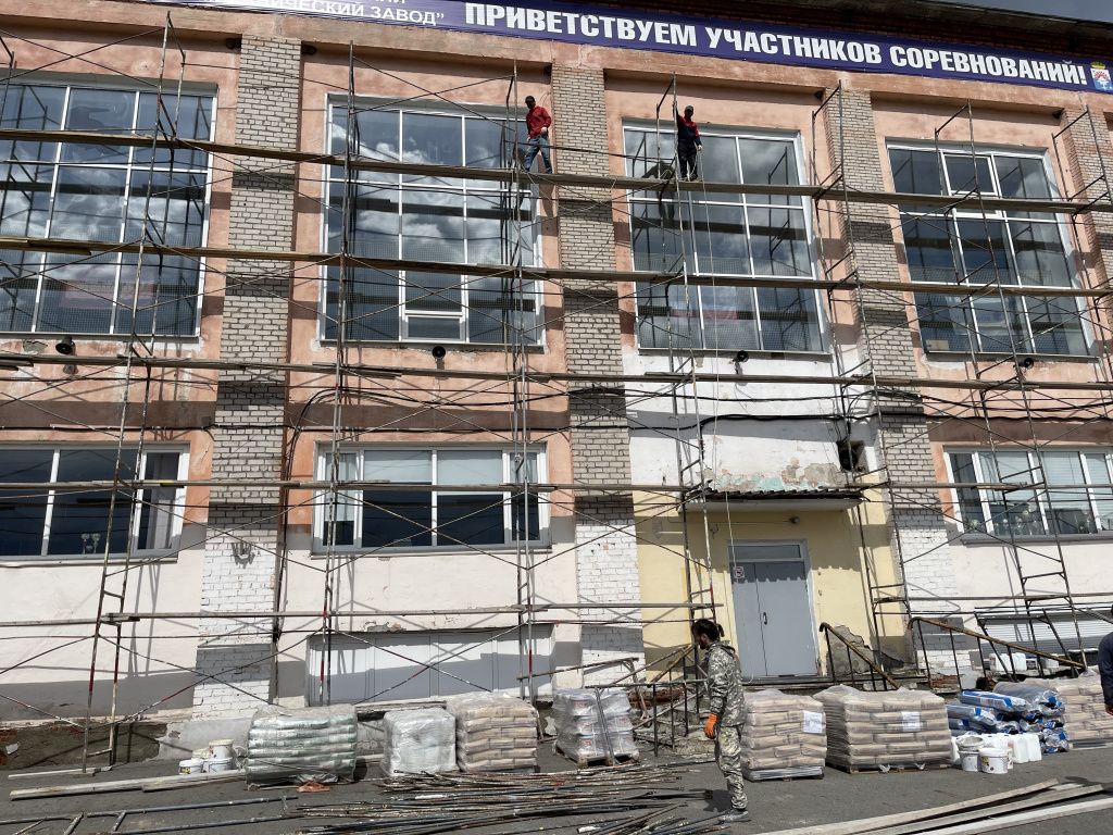 Подготовкой к ремонту бригада рабочих занималась 22 мая. Фото: Анна Куприянова, "Глобус"