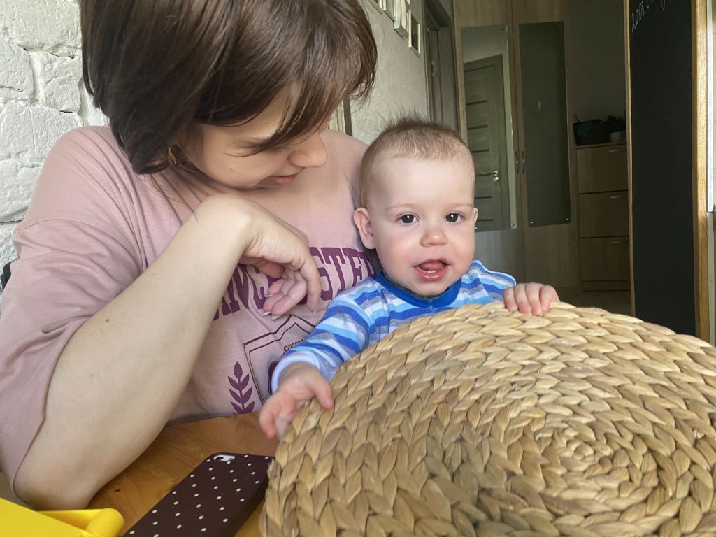 Юлия Устинова надеется, что операция в Израиле поможет ее сыну дышать полноценно, без трубок. Фото: Анна Куприянова, "Глобус"