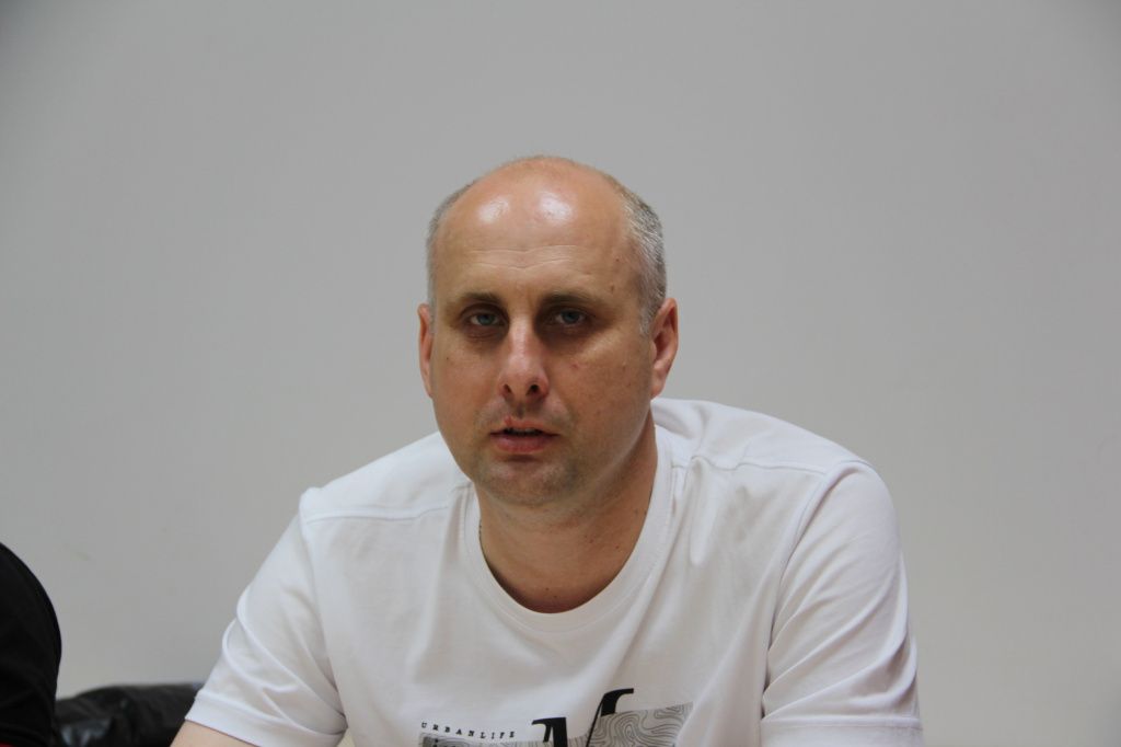 Анатолий Савельев подчеркнул, что не так просто переселить начальную школу в детский сад. Фото: Анна Куприянова, "Глобус"
