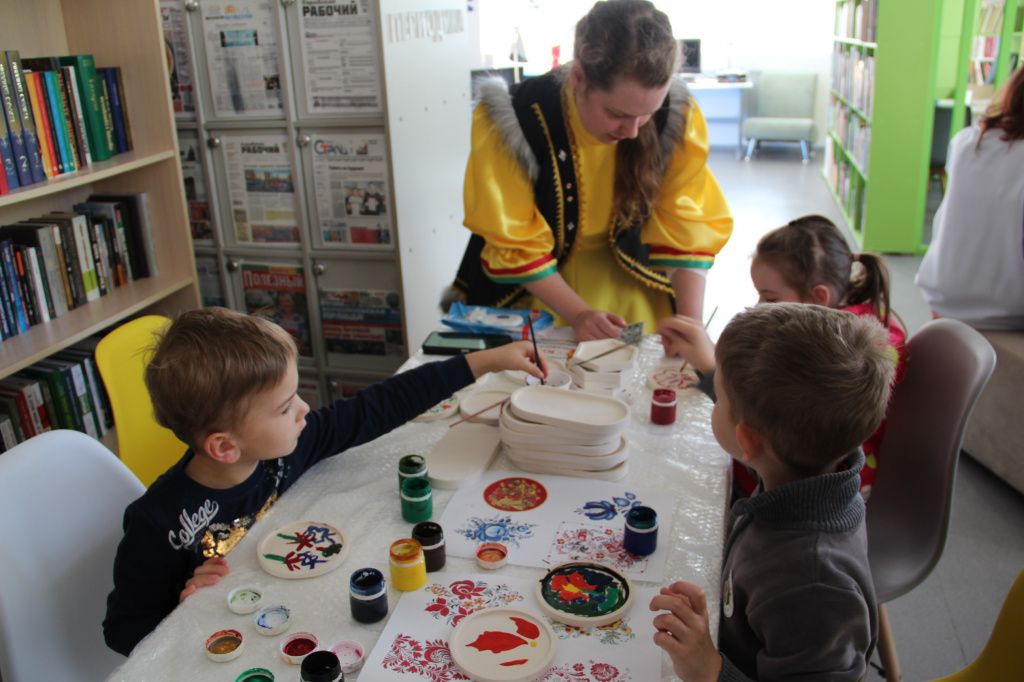 Игровая программа продолжилась мастер-классами. Фото: Анна Куприянова, "Глобус"